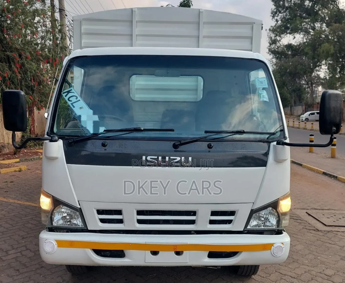 Isuzu NPR99 2017 White