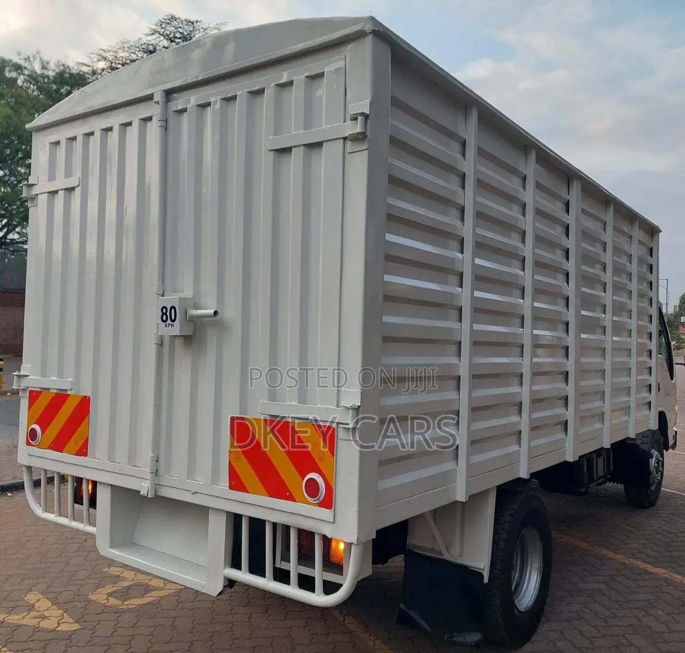 Isuzu NPR99 2017 White