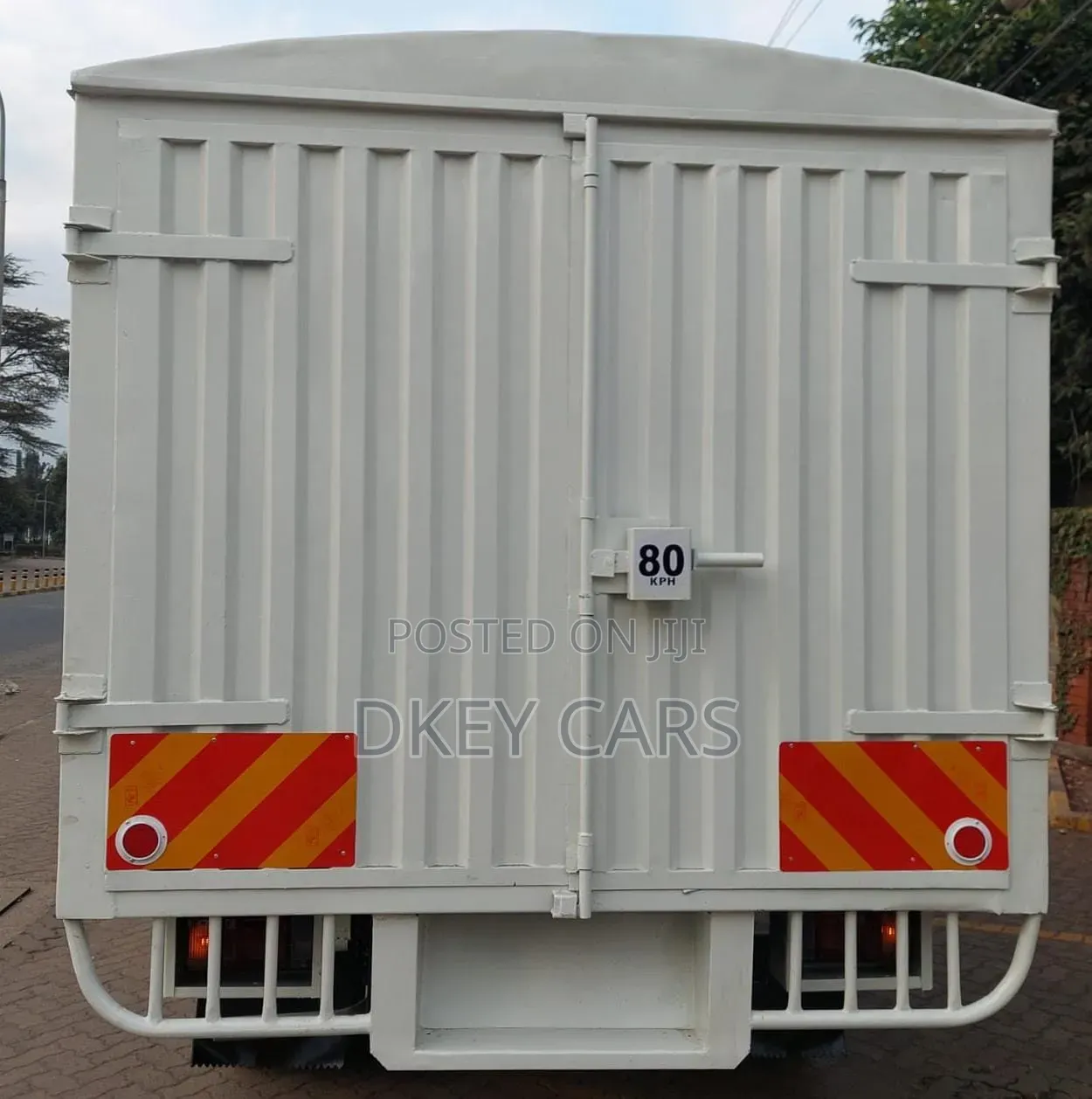 Isuzu NPR99 2017 White