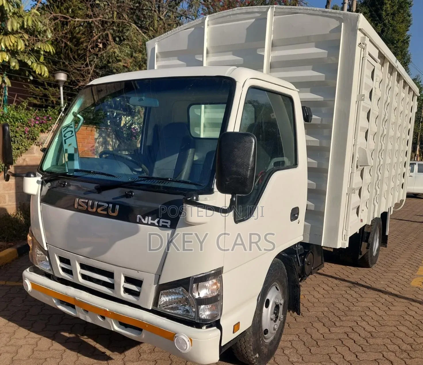 Isuzu NKR Local 2017 White