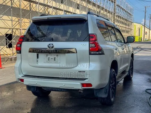 Land Cruiser Prado for Hire