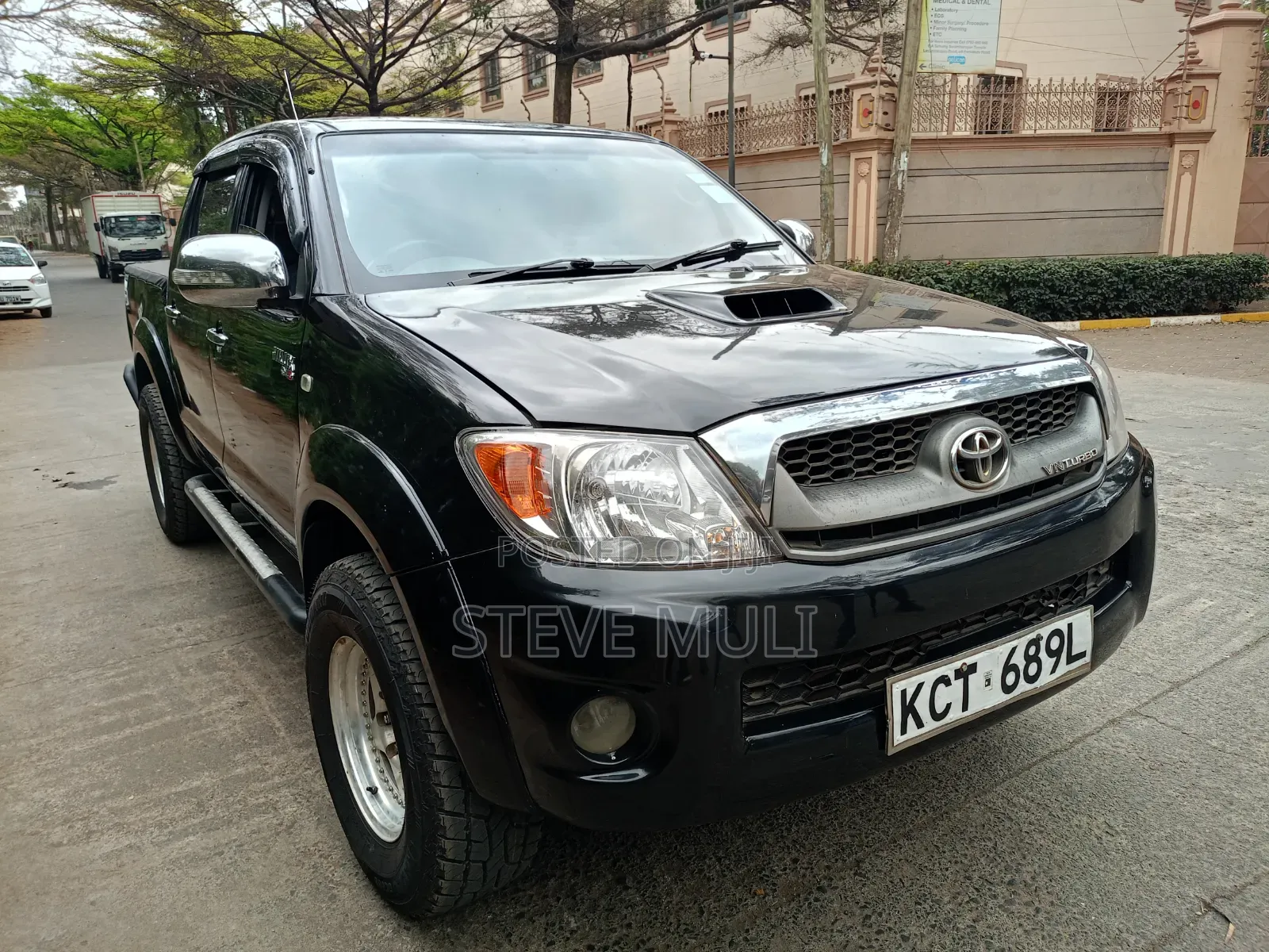 Toyota Hilux 2012 Gray