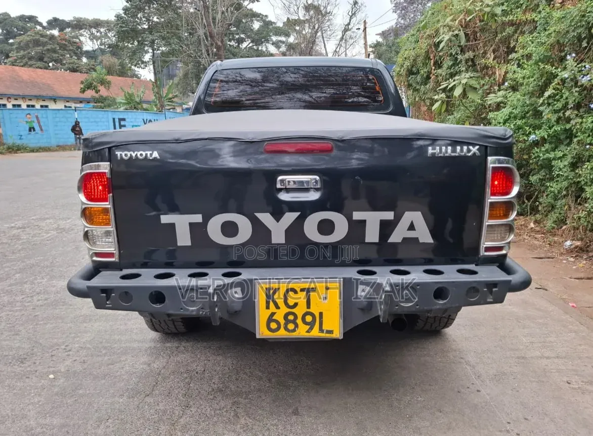Toyota Hilux 2011 Black