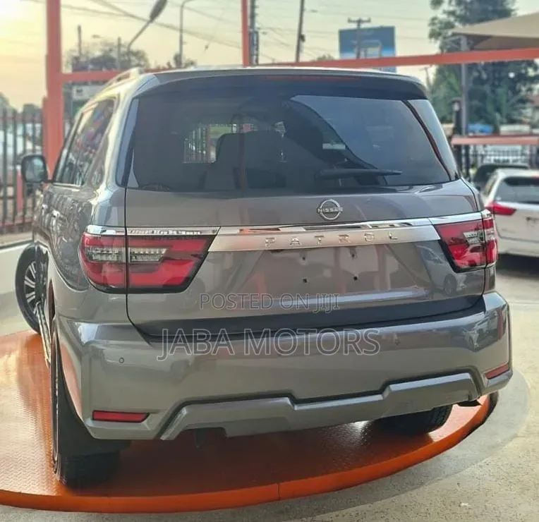Nissan Patrol 2022 Silver