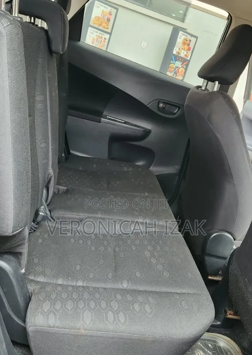 Toyota Ractis 2011 Black