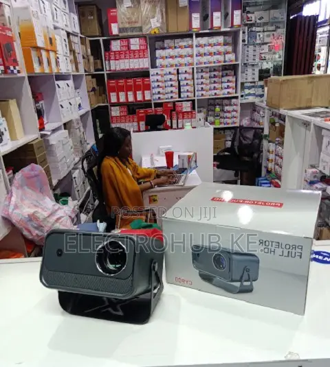 Cy900 Projector Bluetooth With Conectivity for Speakers and Headphones