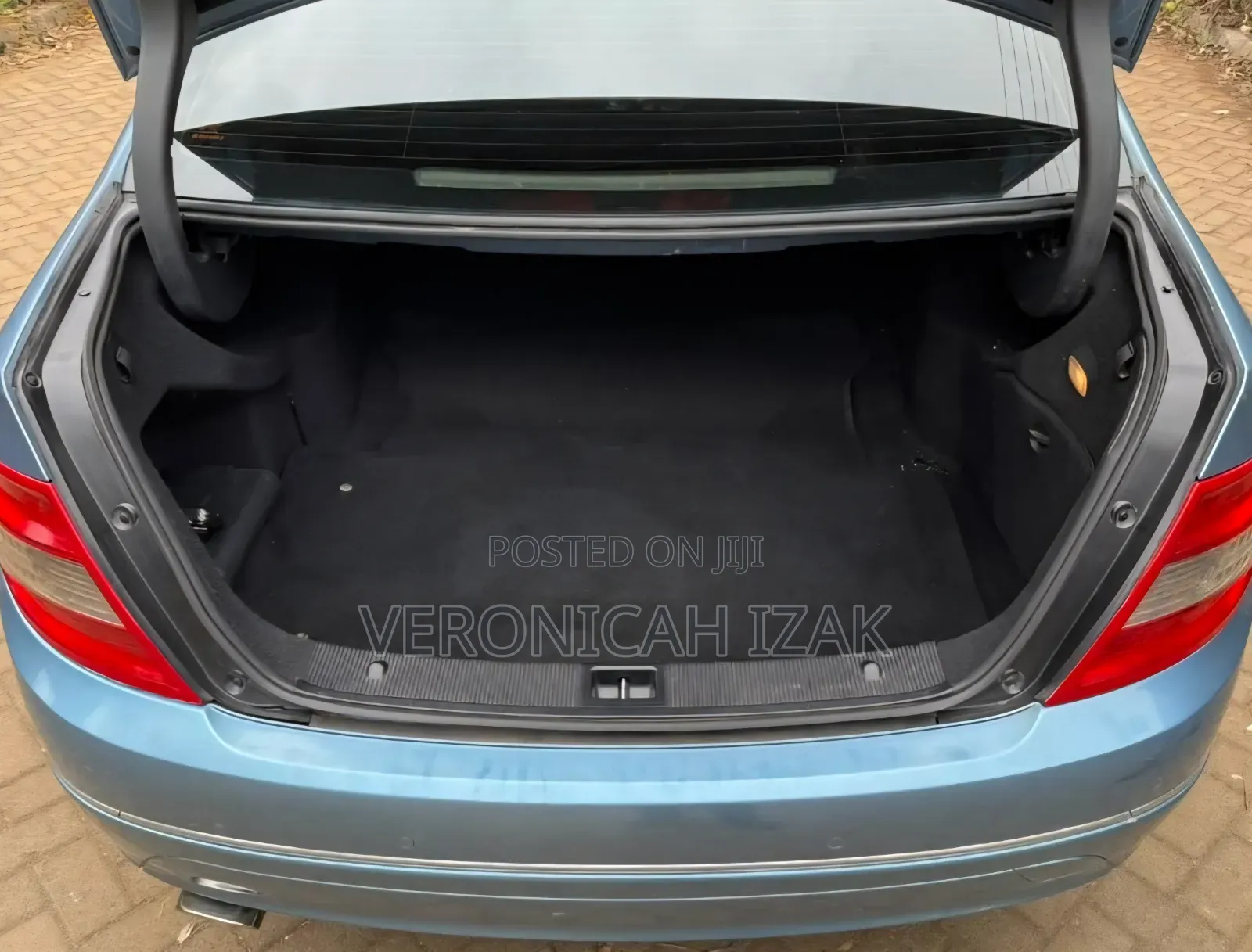 Mercedes-Benz C250 2010 Blue