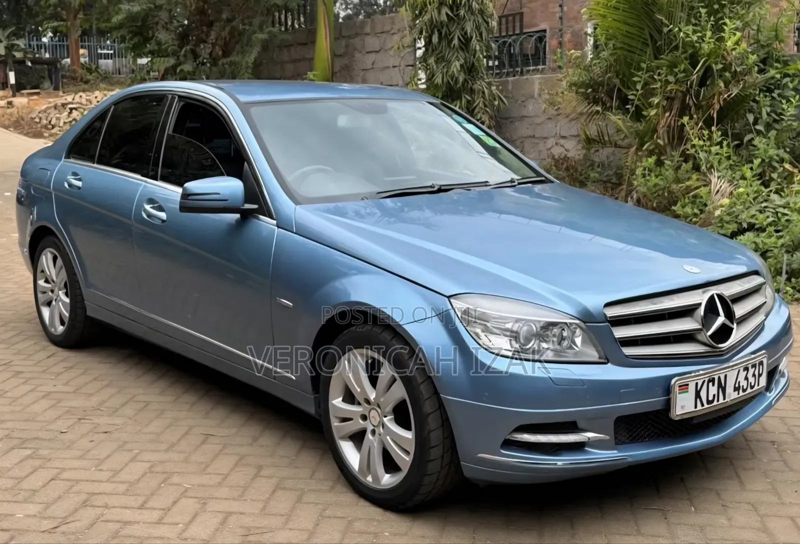 Mercedes-Benz C250 2010 Blue