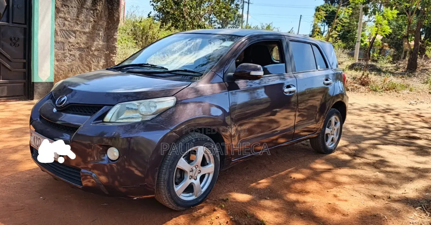 Toyota IST 2012 Maroon