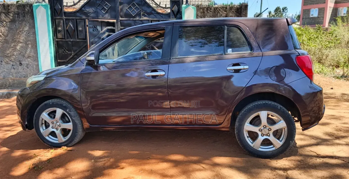 Toyota IST 2012 Maroon