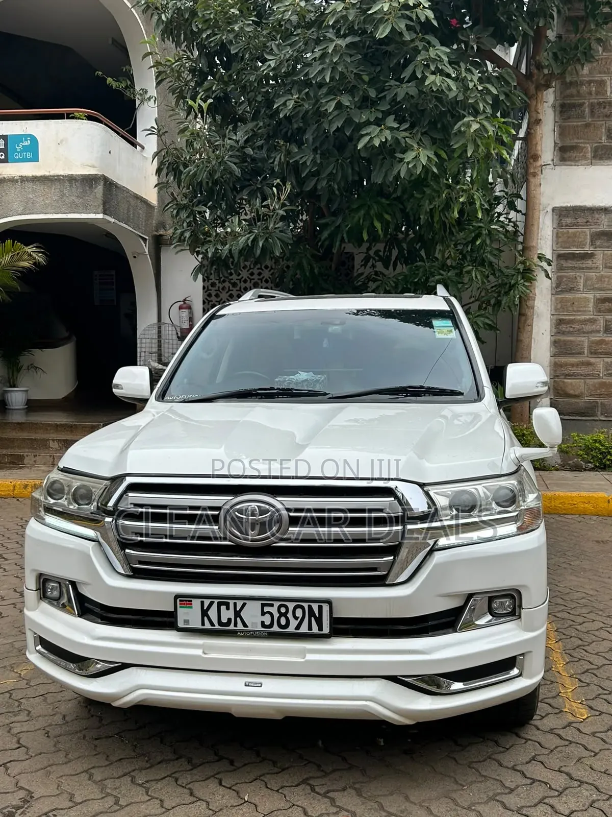 Toyota Land Cruiser 2011 White