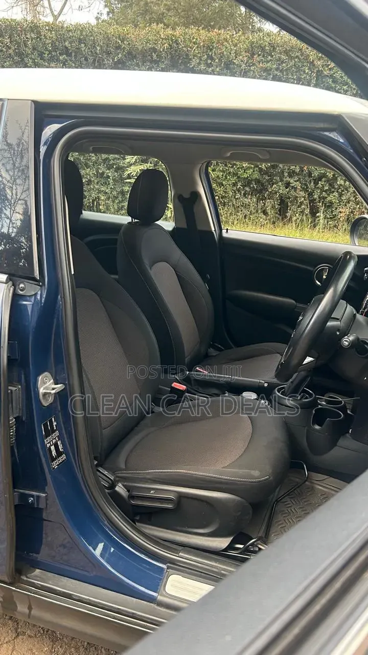 Mini Cooper 2017 Blue