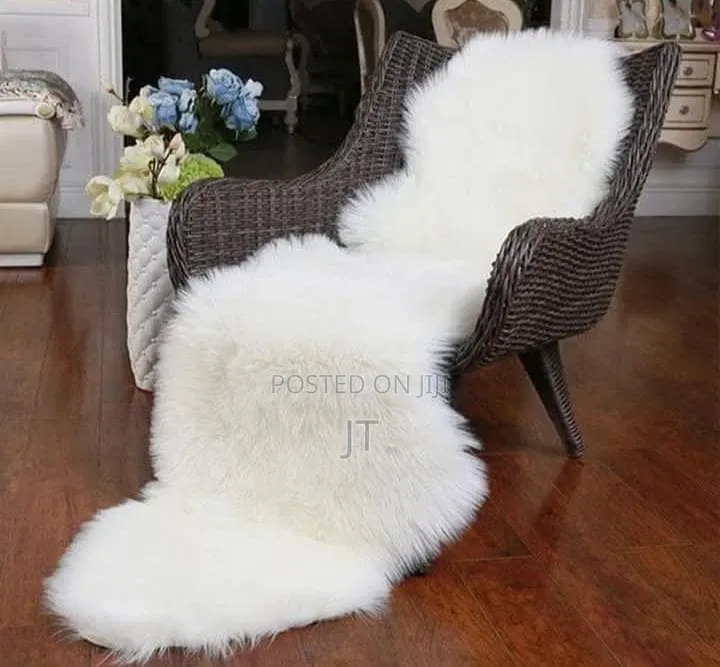 Fluffy Bedside/ Dashboard Chiwawa Mat