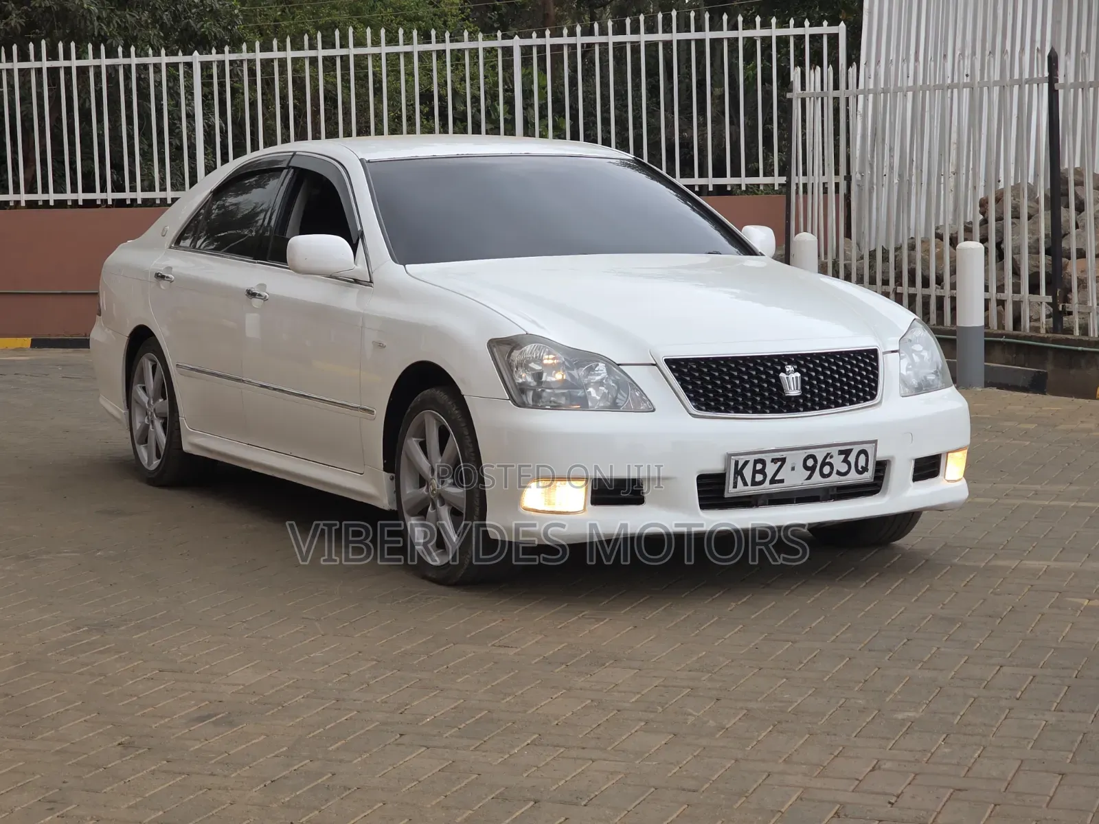 Toyota Crown 2007 White