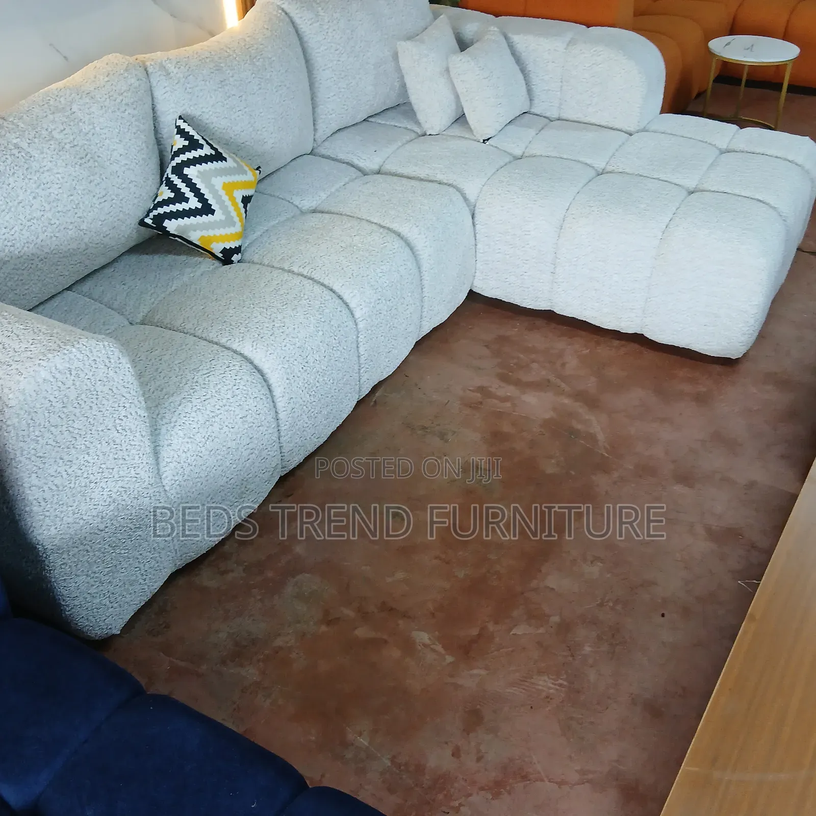 Milky White Bubble L Shaped Seat