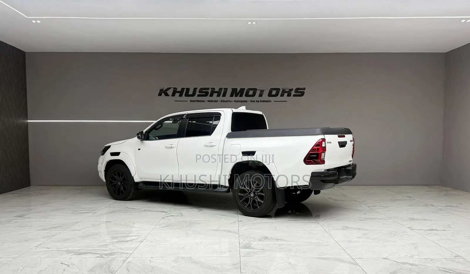 Toyota Hilux 2022 White