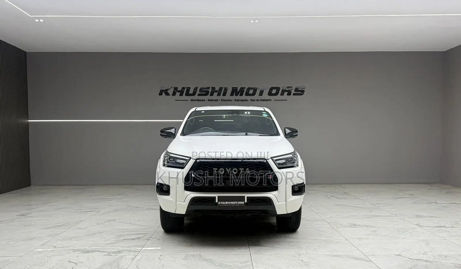 Toyota Hilux 2022 White