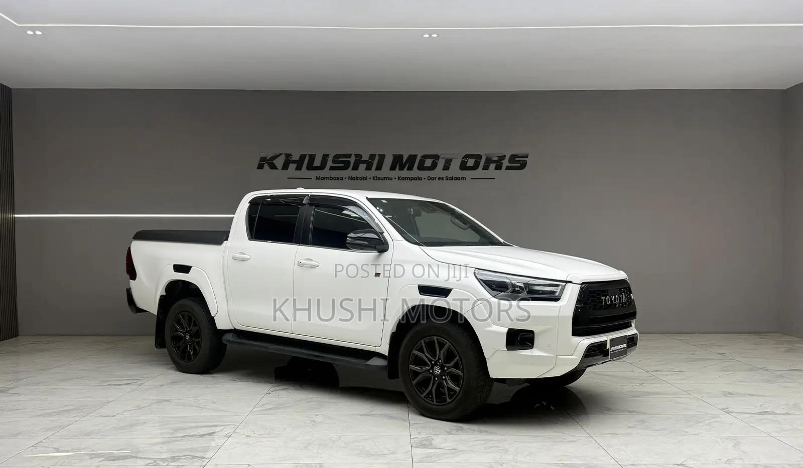 Toyota Hilux 2022 White