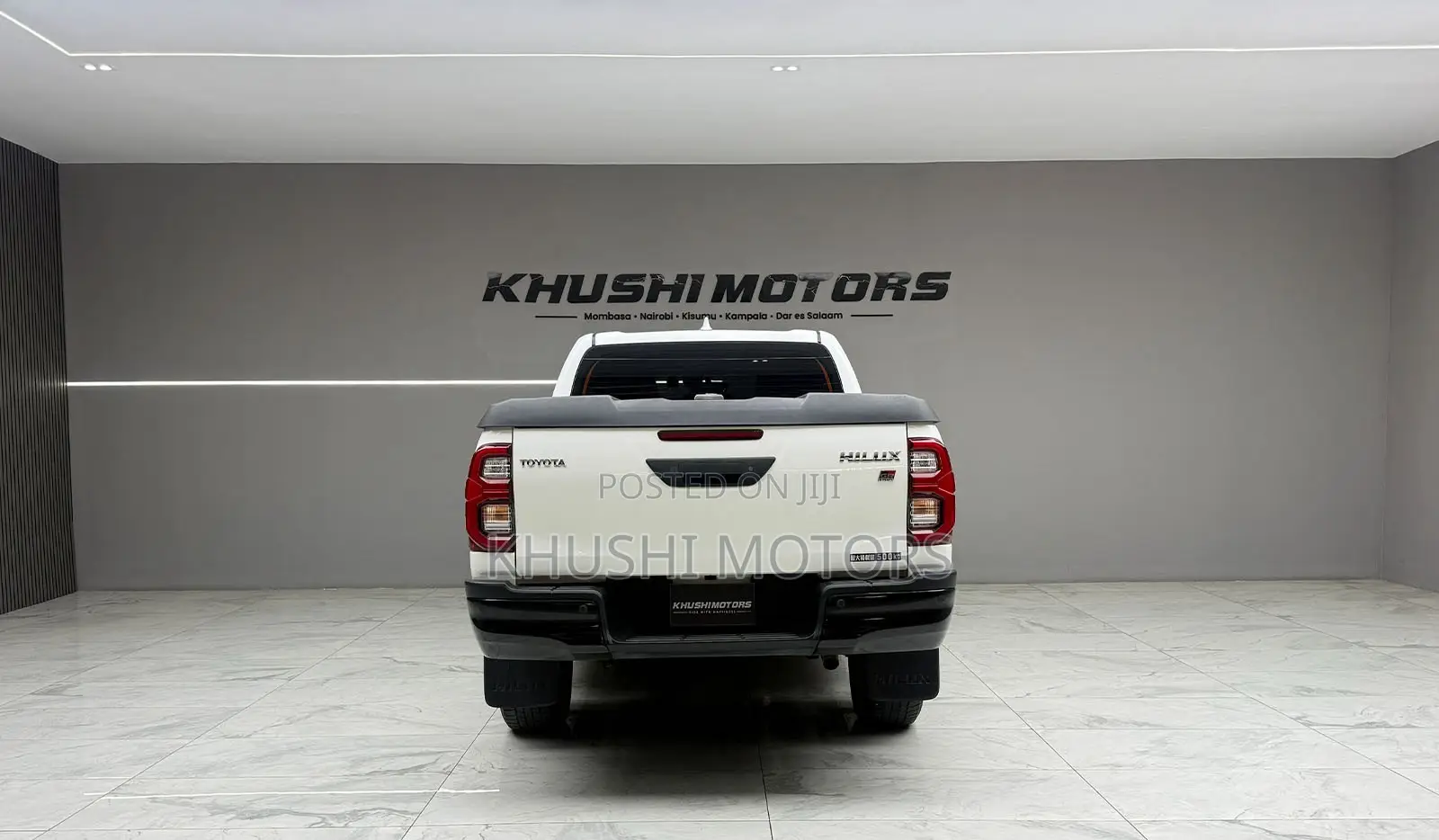 Toyota Hilux 2022 White