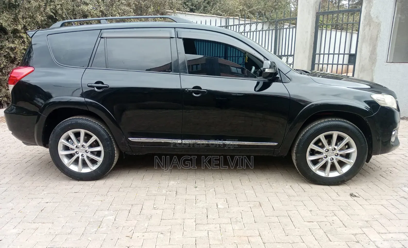 Toyota Vanguard 2010 Black