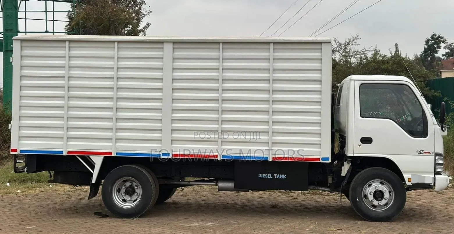 Isuzu NPR 2018 White