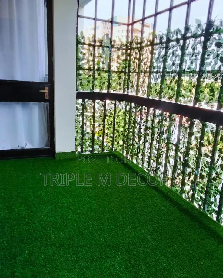 Artificial Privacy Fence and Green Grass Balcony Carpet
