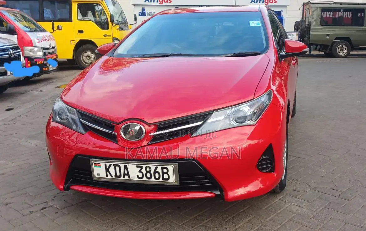 Toyota Auris 2013 Red
