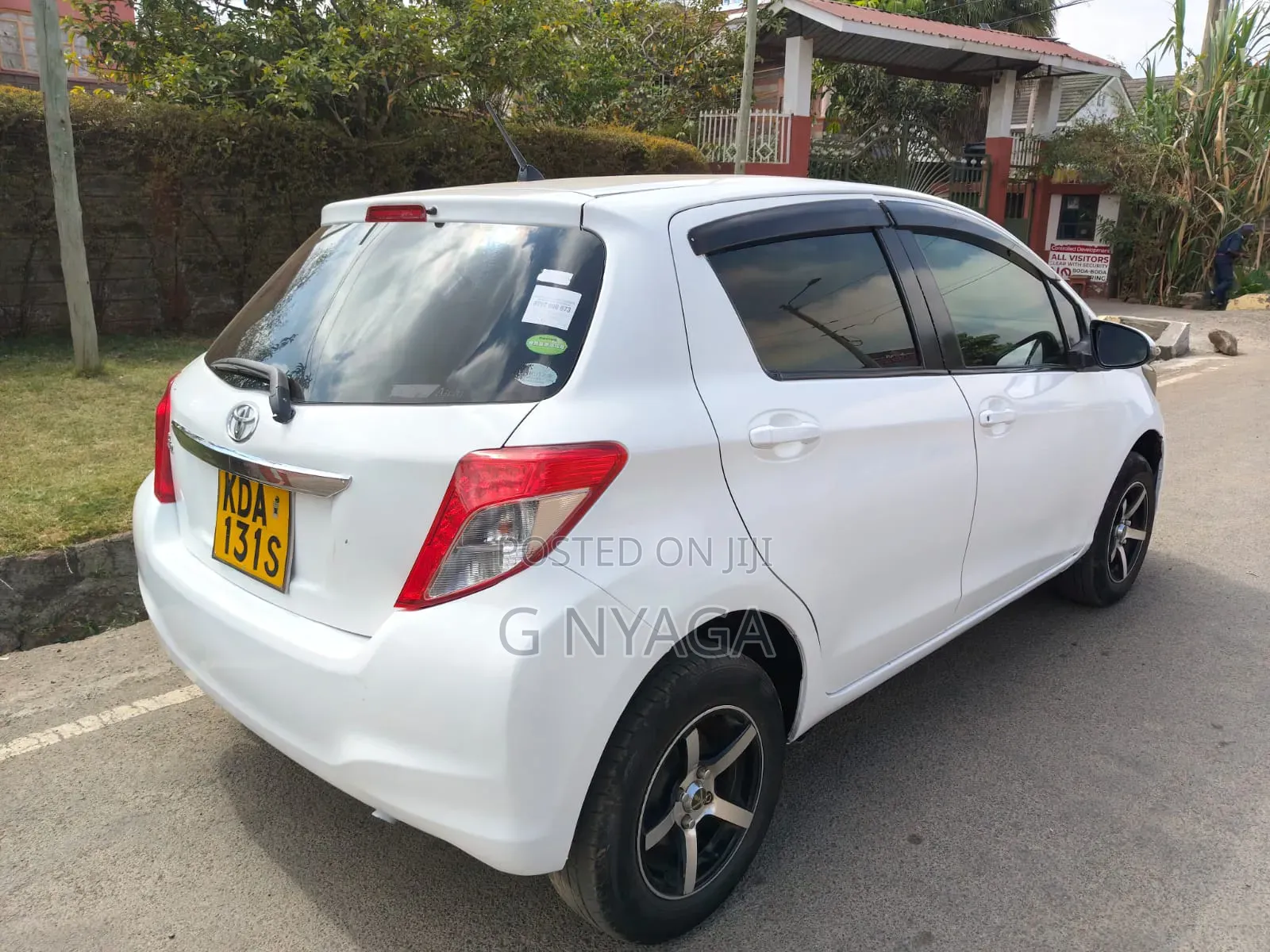 Toyota Vitz 2013 White