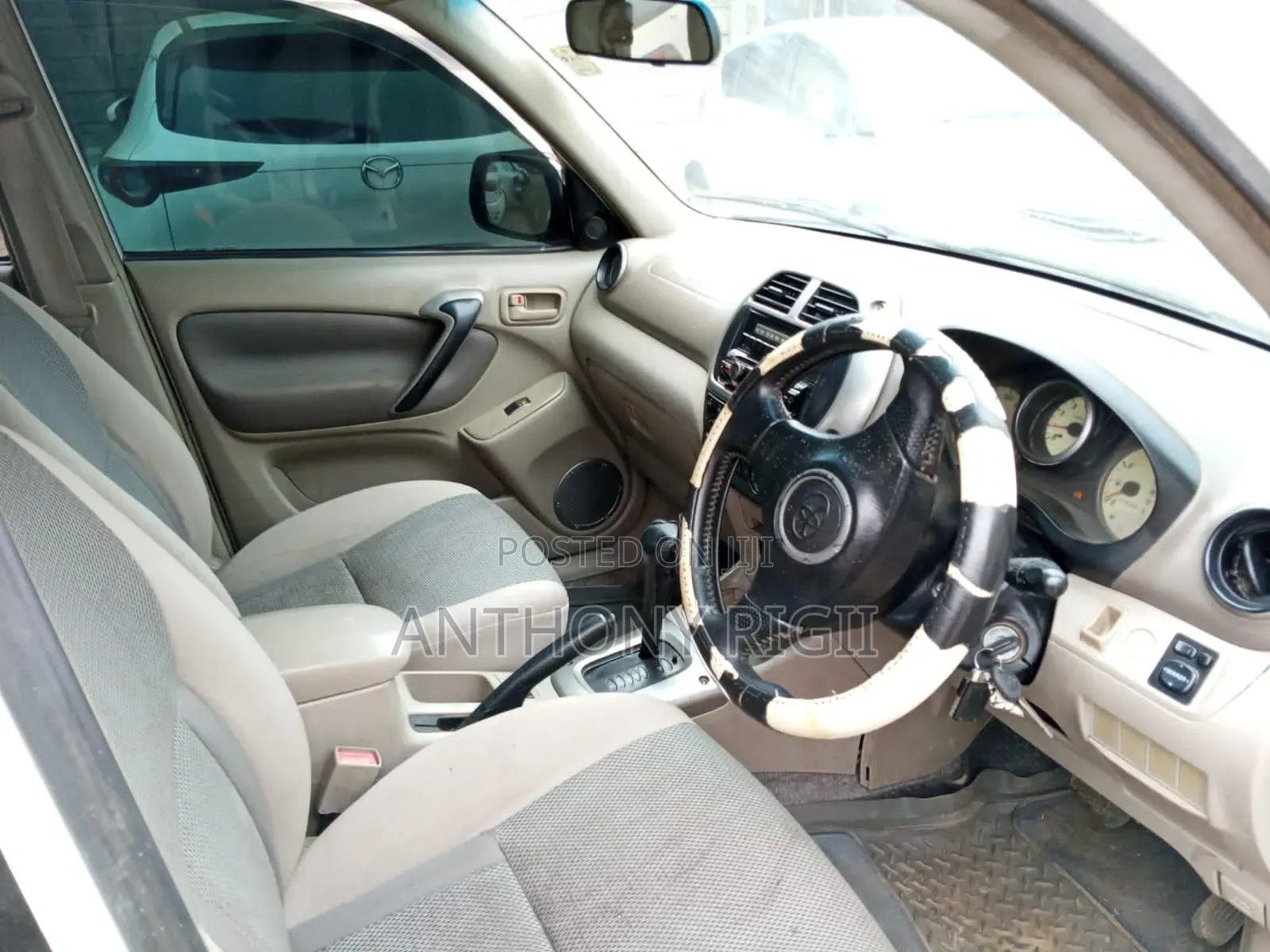 Toyota RAV4 Automatic 2000 White