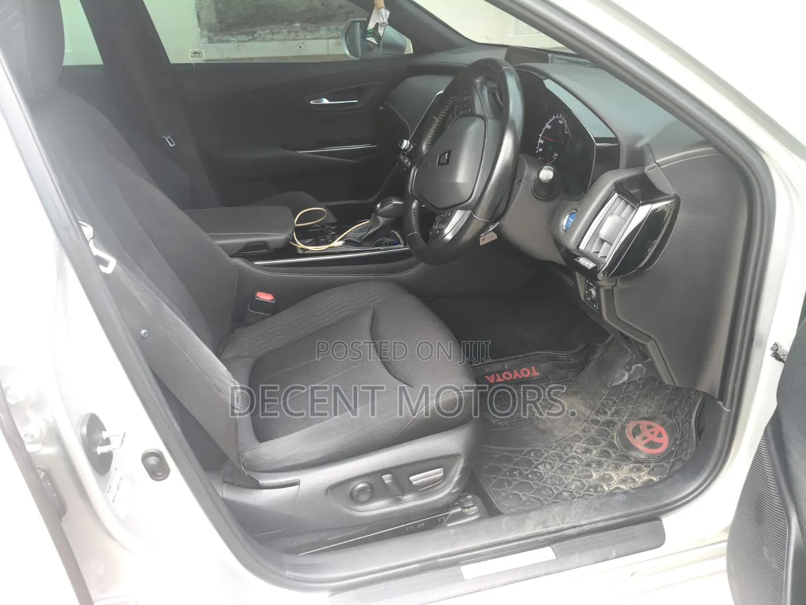 Toyota Crown 2018 Silver