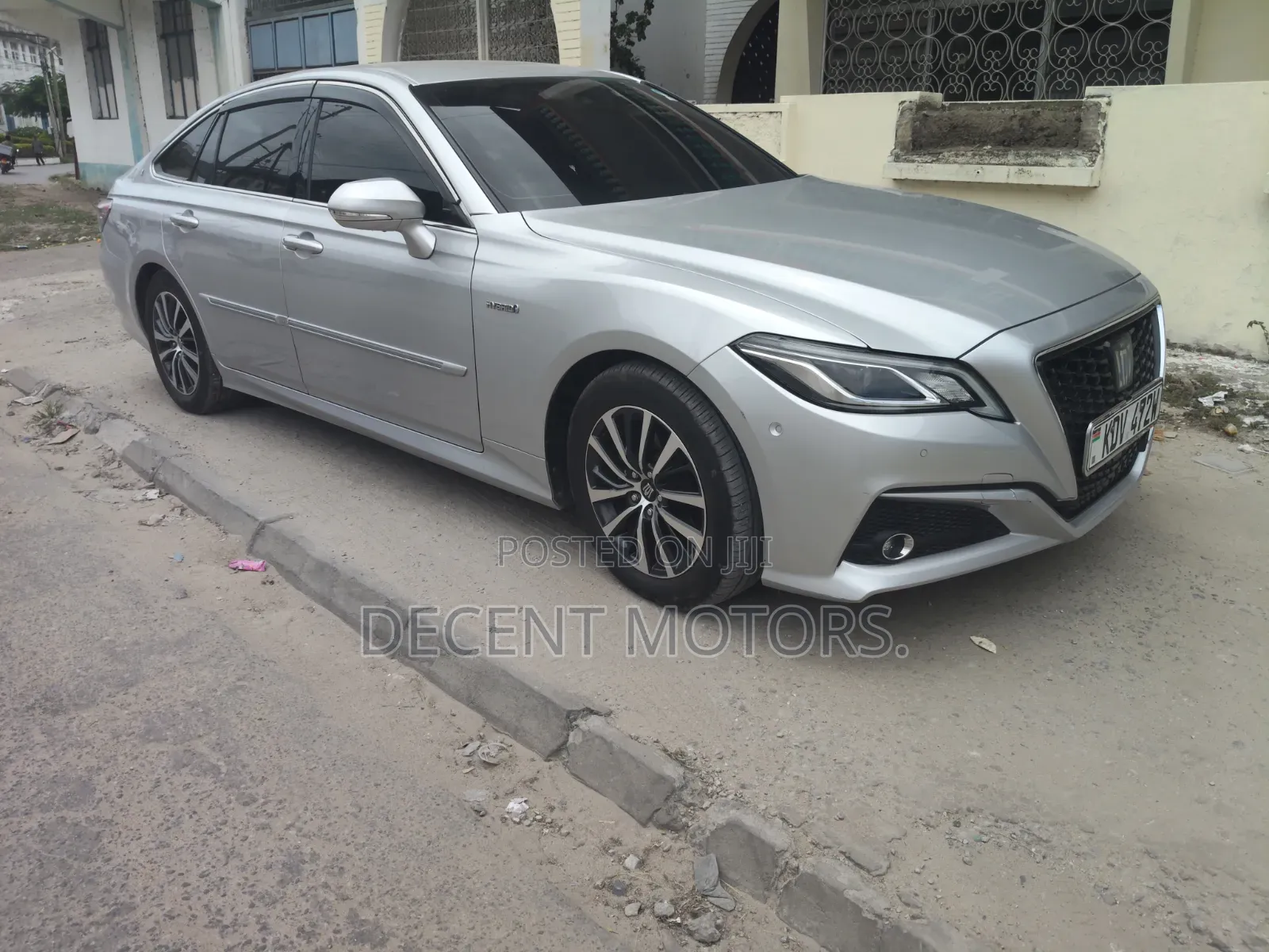Toyota Crown 2018 Silver