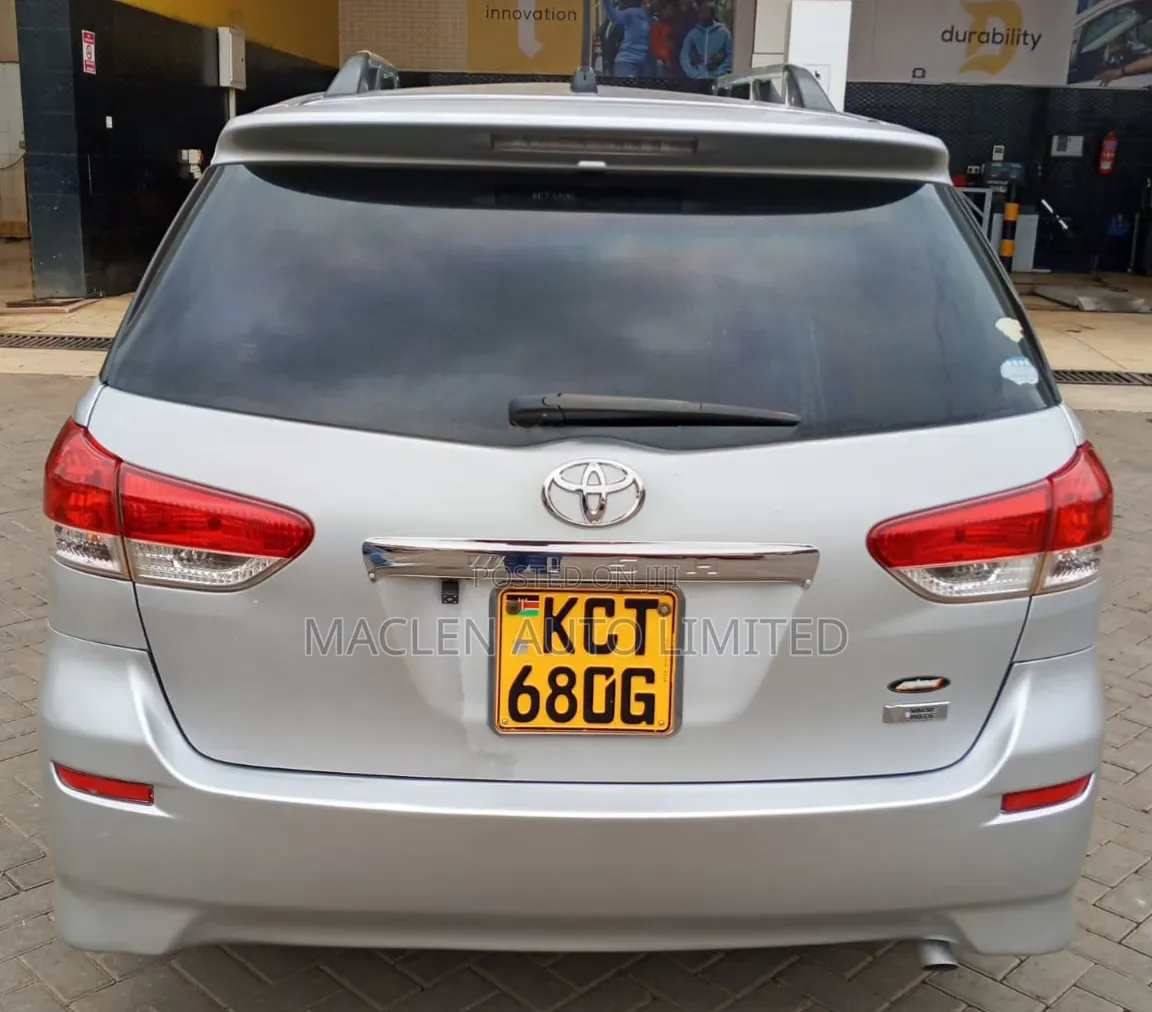 Toyota Wish 2011 Silver
