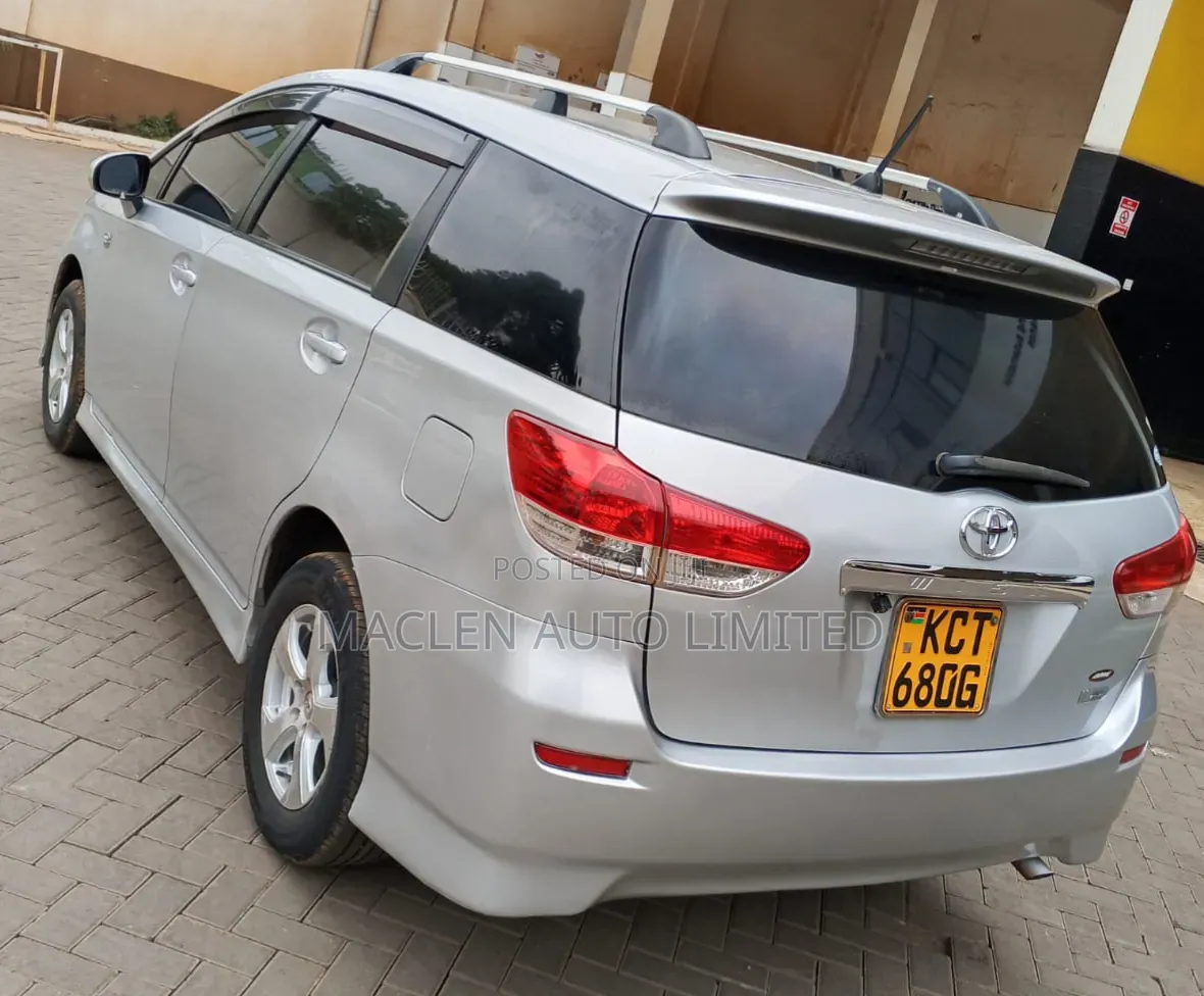 Toyota Wish 2011 Silver