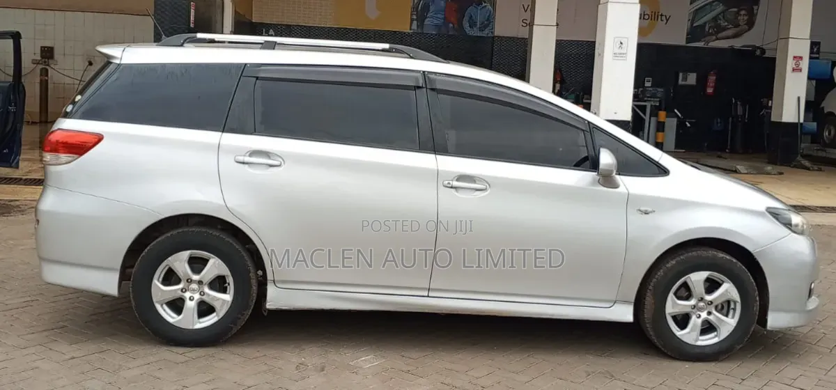 Toyota Wish 2011 Silver