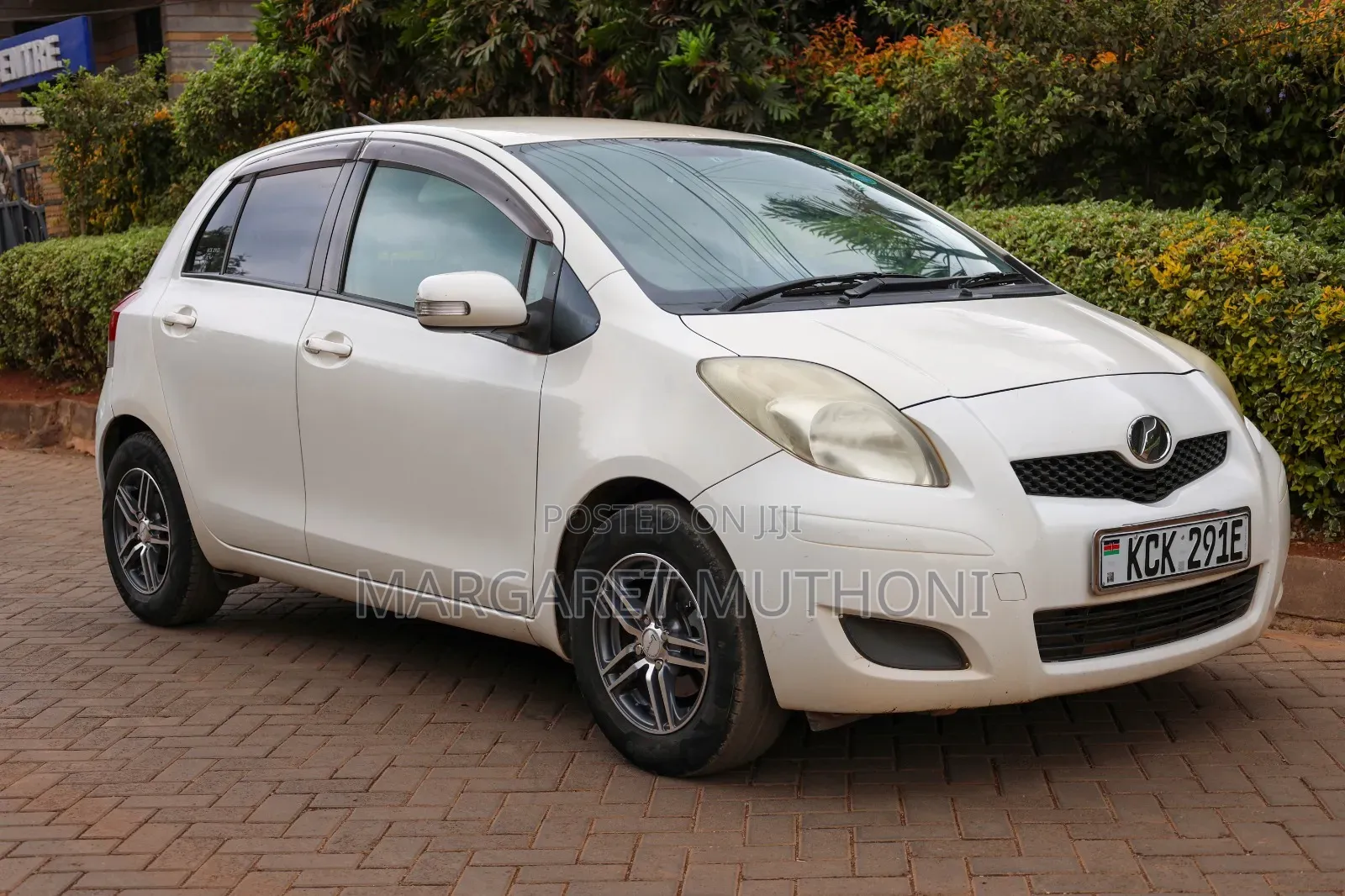 Toyota Vitz 2009 White