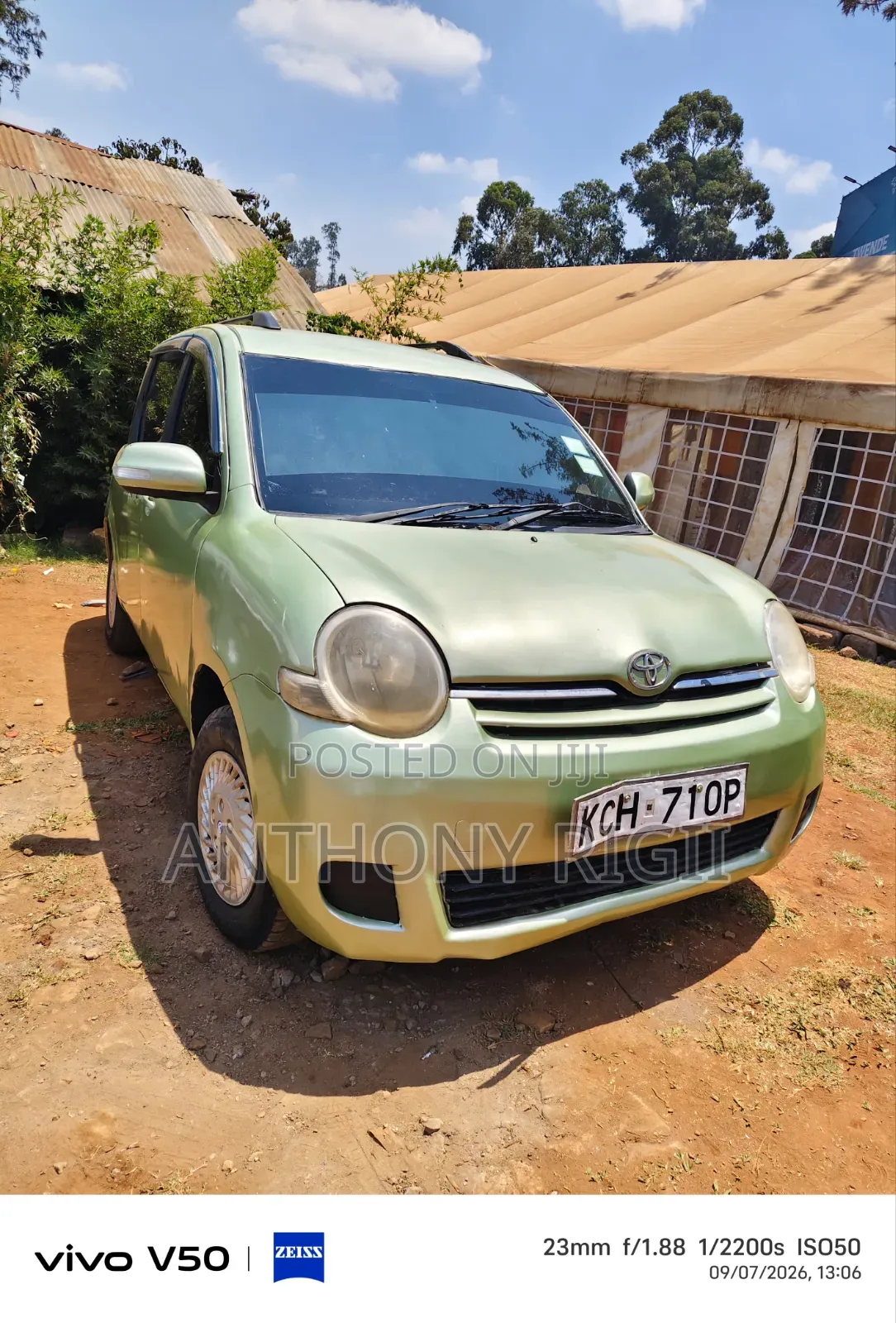 Toyota Sienta 2010 Green