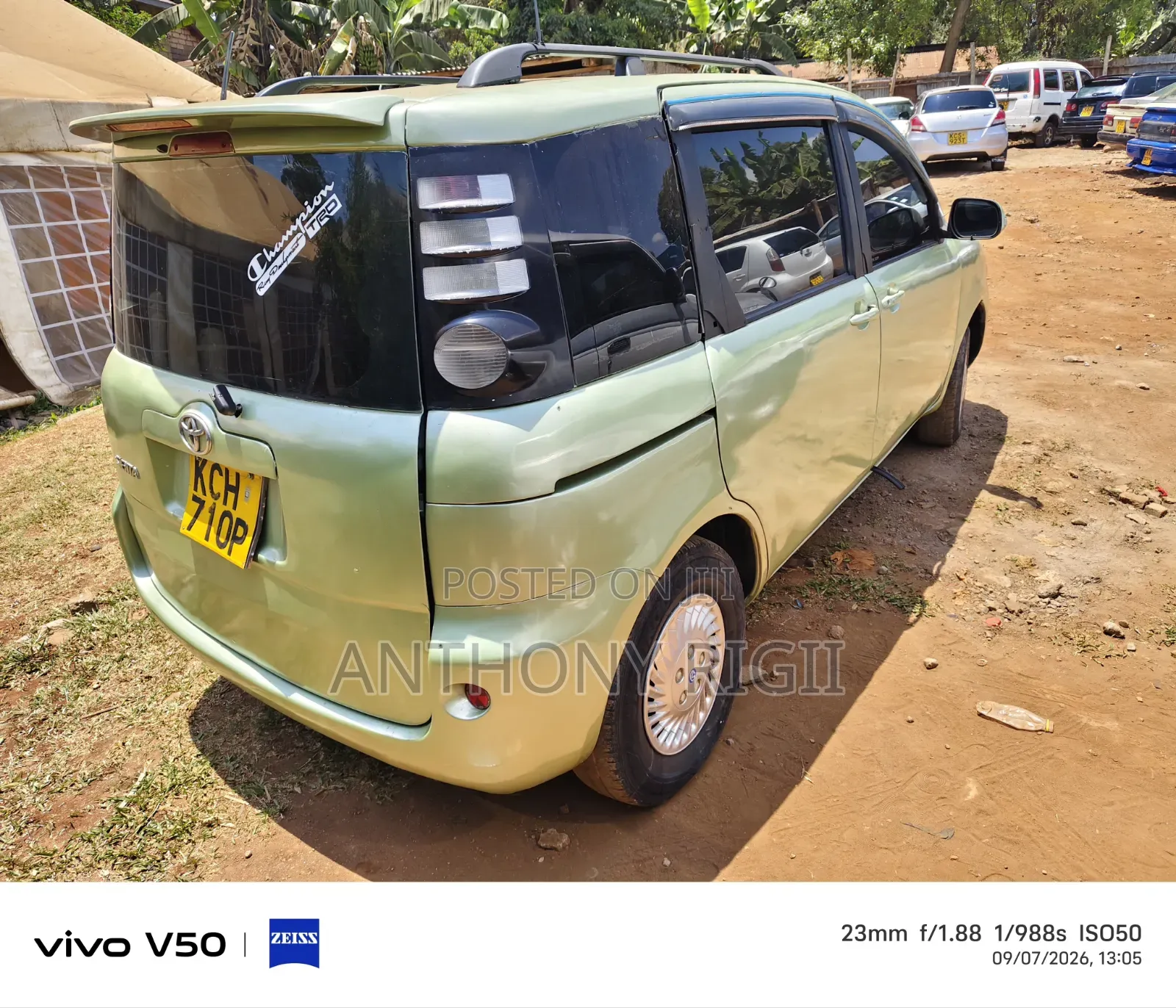 Toyota Sienta 2010 Green