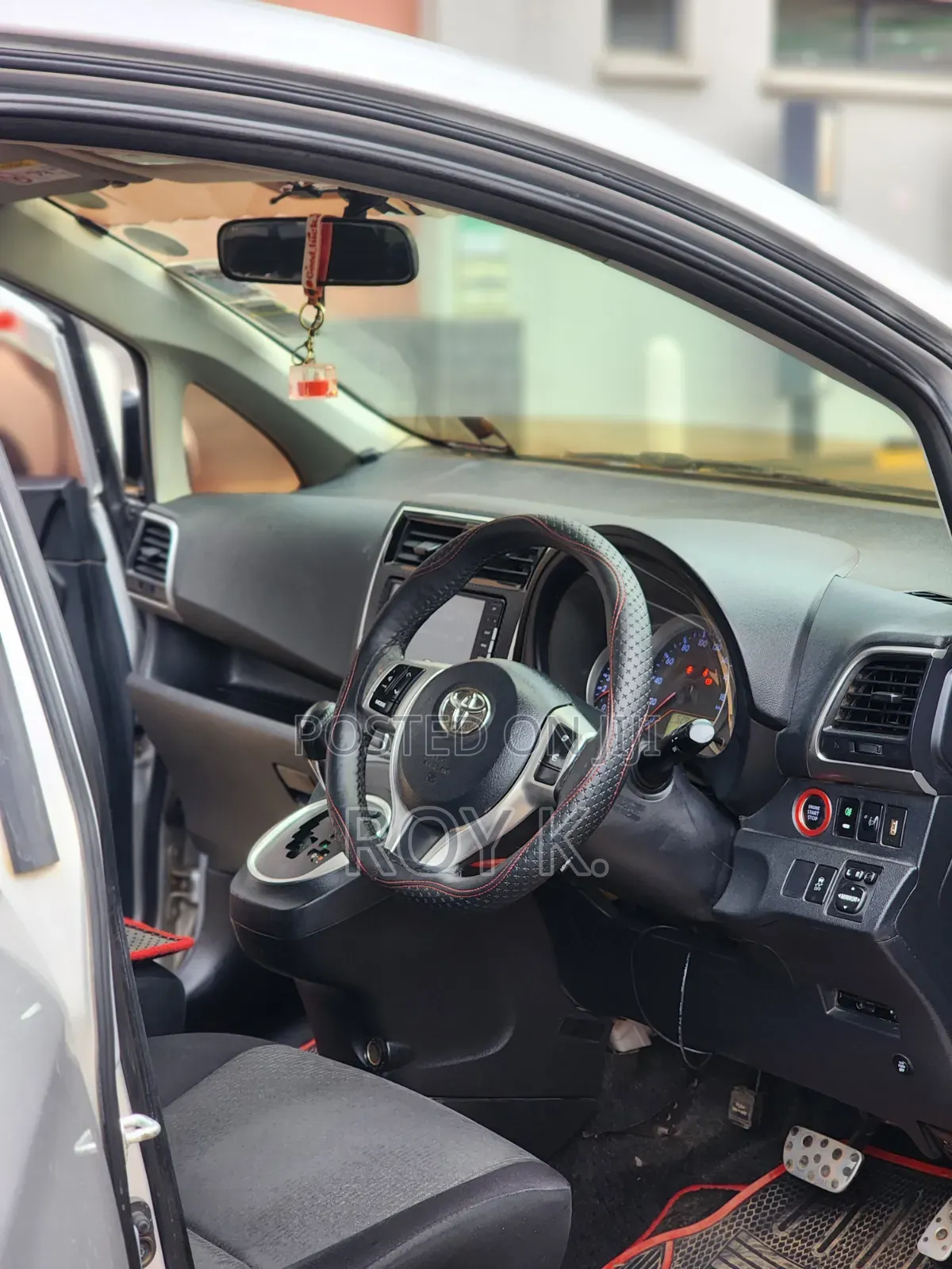 Toyota Ractis 1.5 FWD 2015 Silver