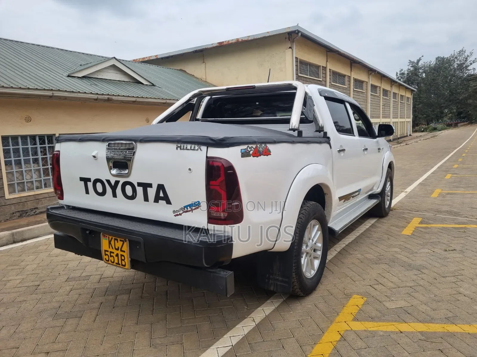 Toyota Hilux 2013 Off white