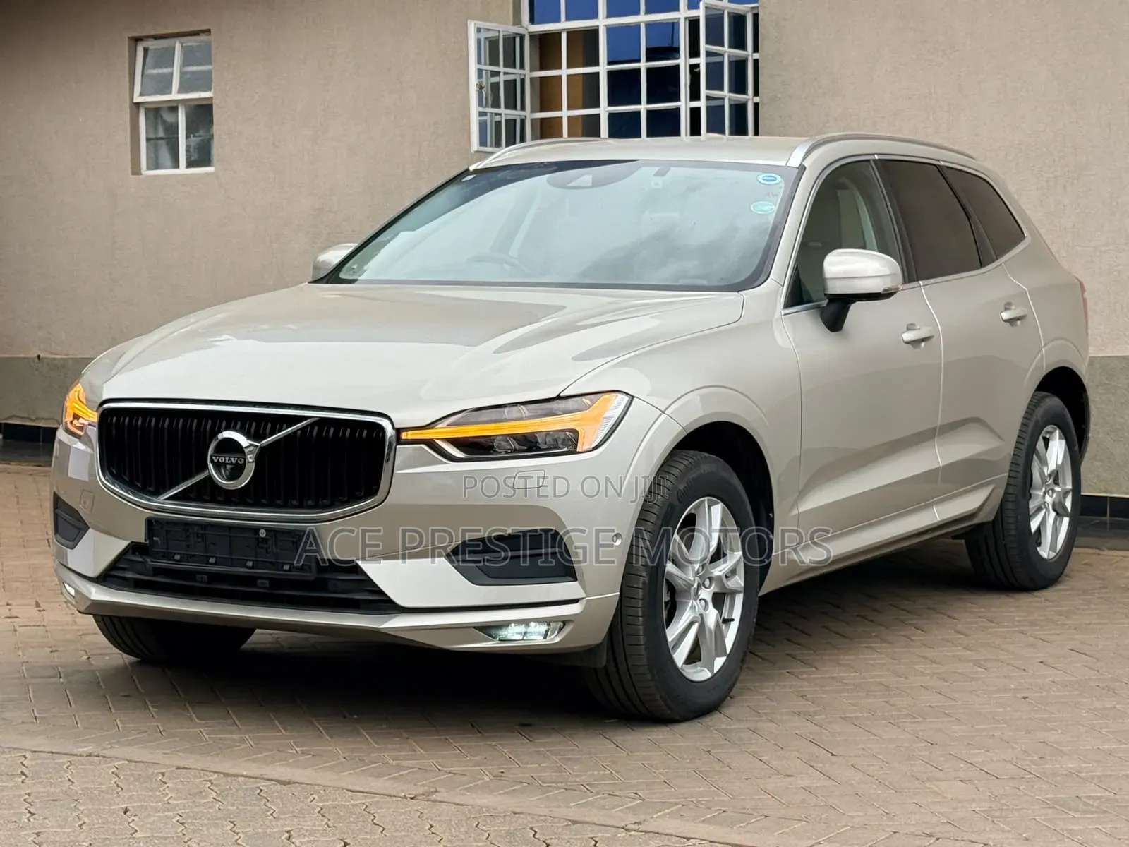Volvo XC60 2019 Ivory