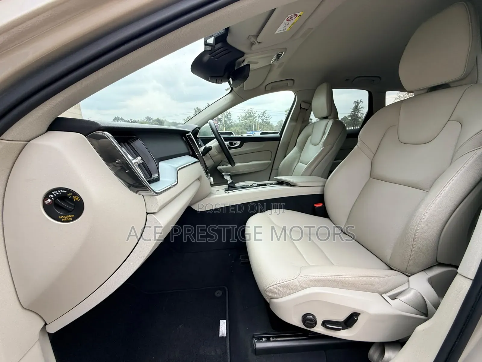Volvo XC60 2019 Ivory