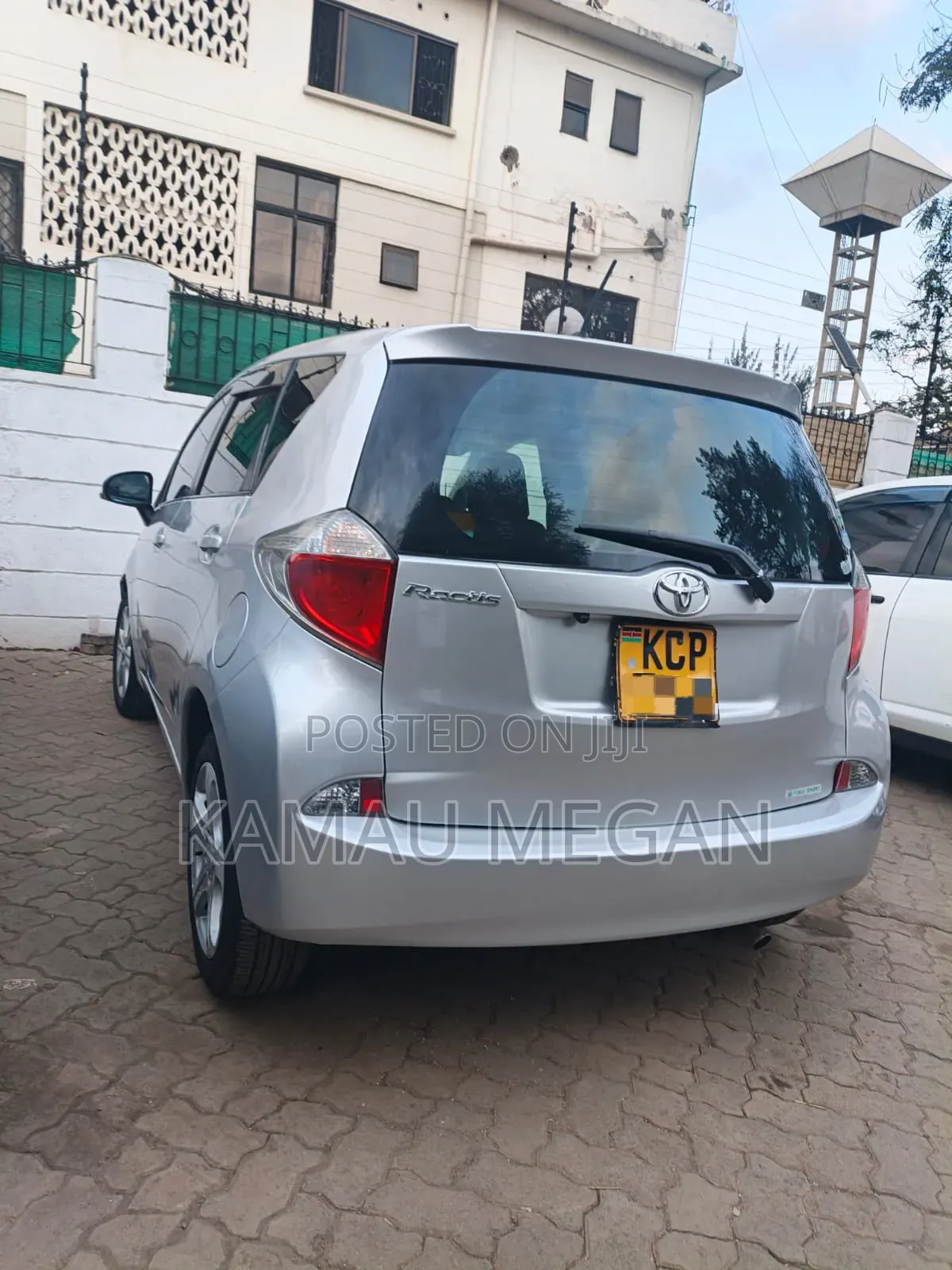 Toyota Ractis 2011 Silver
