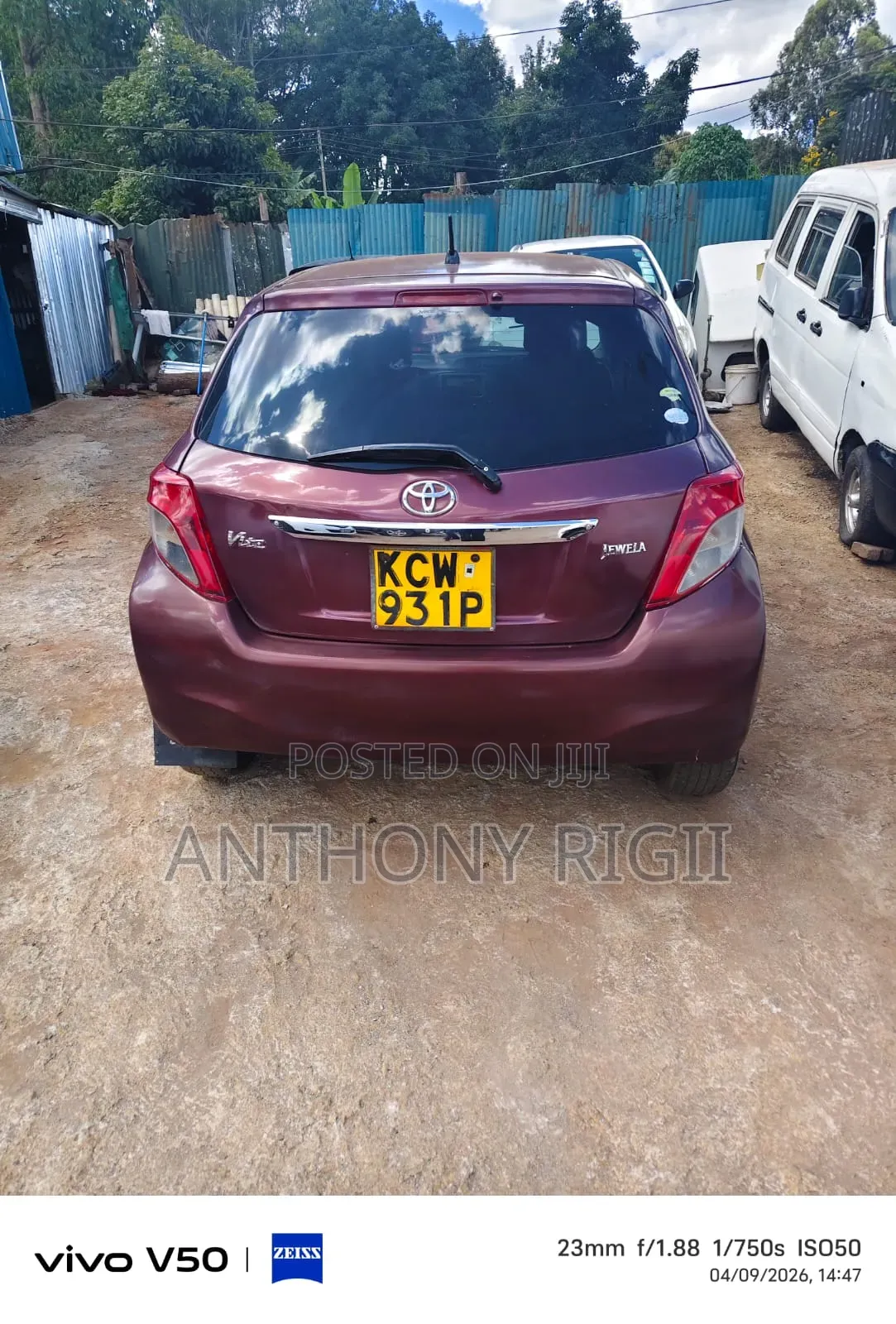 Toyota Vitz 2012 Burgundy