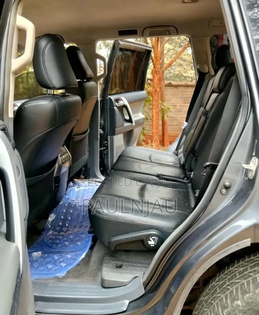 Toyota Land Cruiser Prado 2012