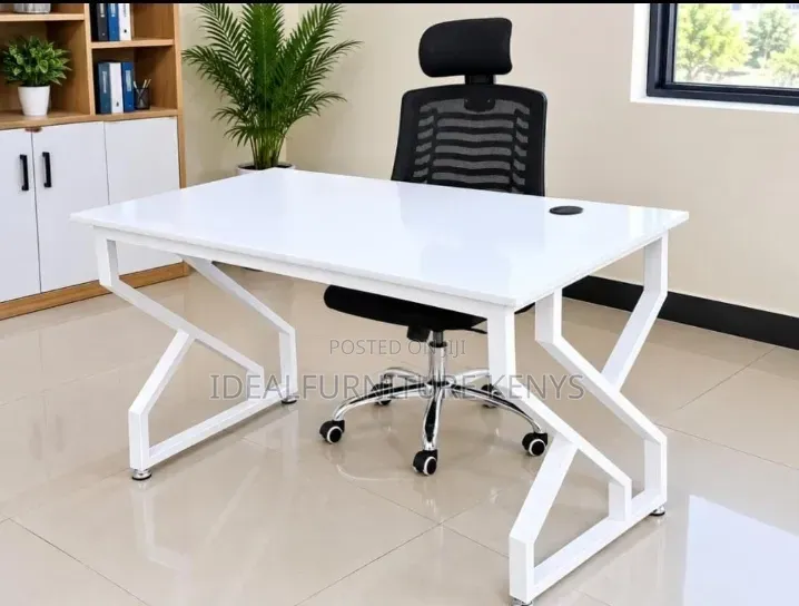 Metalic Desk $ Headrest