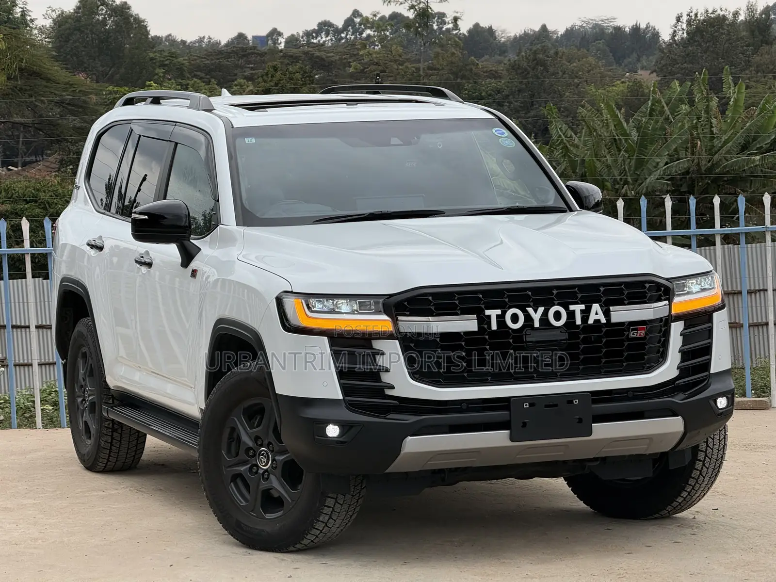 Toyota Land Cruiser LC300 2023 White