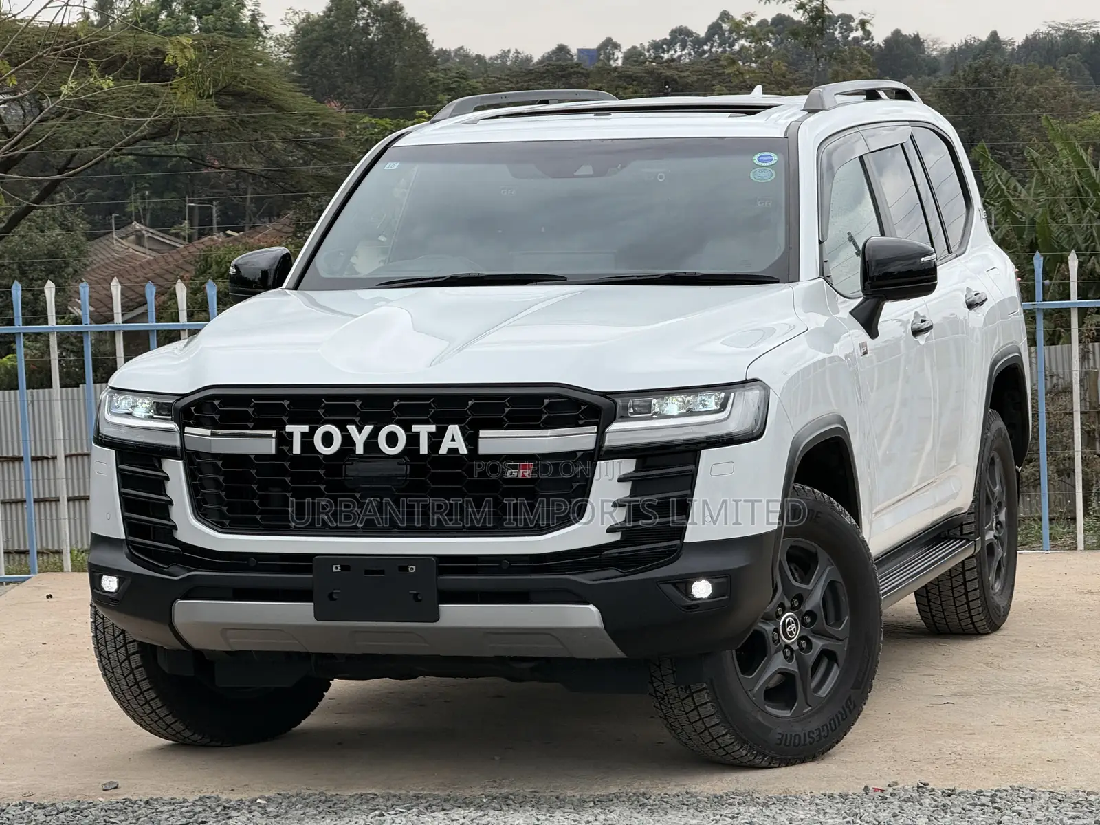 Toyota Land Cruiser LC300 2023 White
