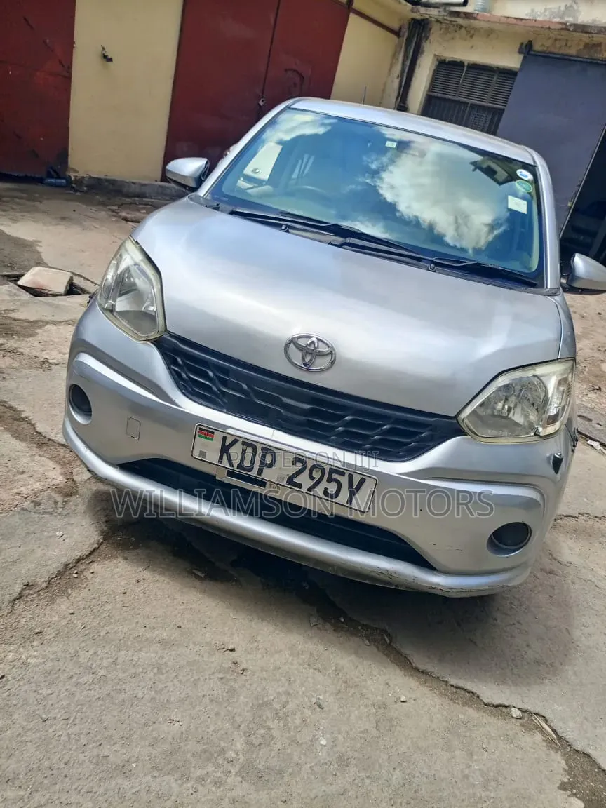 Toyota Passo 1.0 FWD 2017 Silver