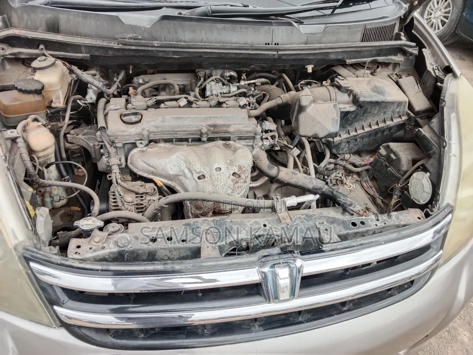 Toyota ISIS 2006 Gray