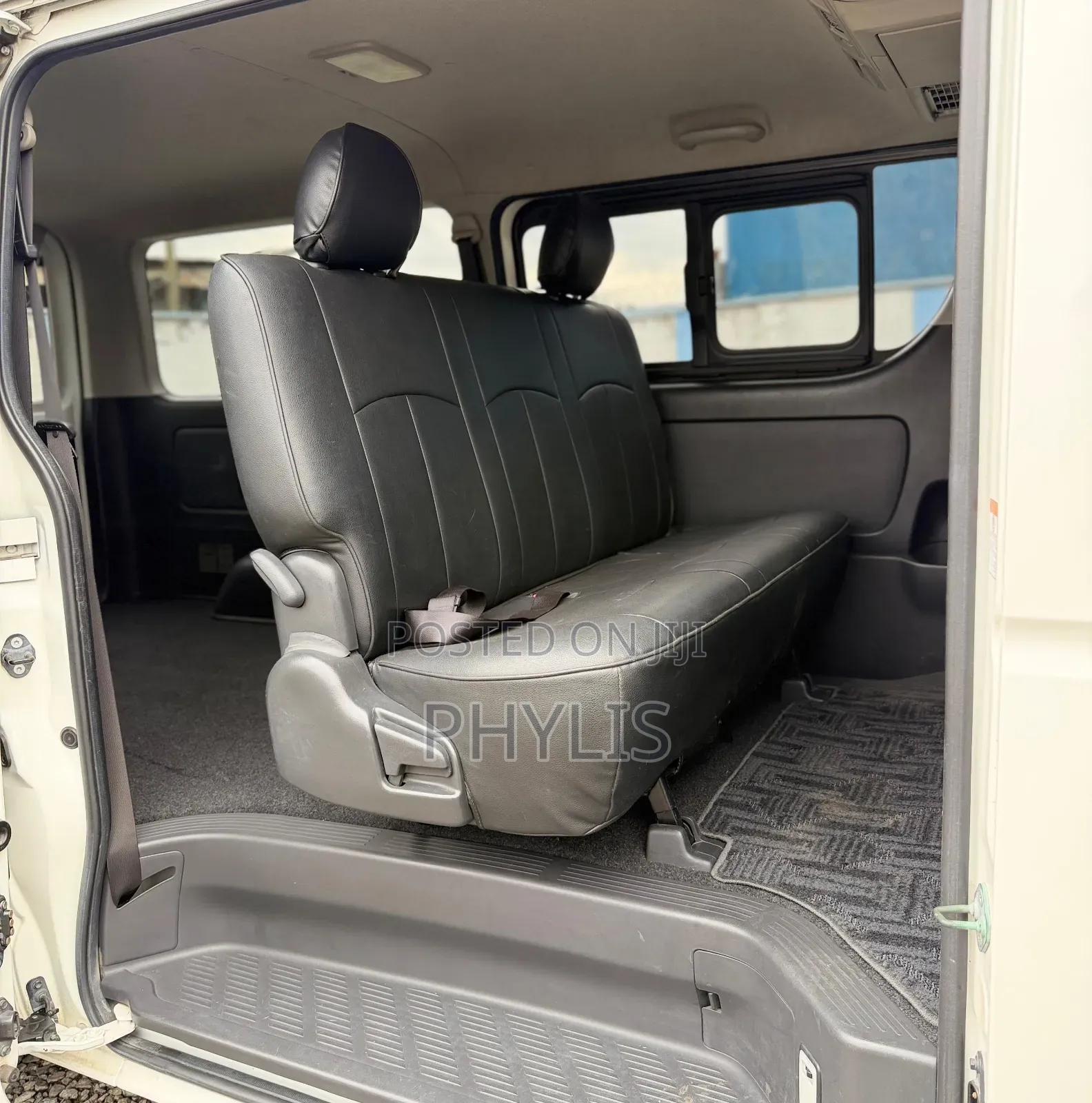 Toyota HiAce 2019 White